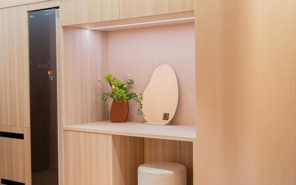 Jamsil Orosie Tourist Hotel - Orosie Room (Premier Large King (Simmons LG OLED 5) 3