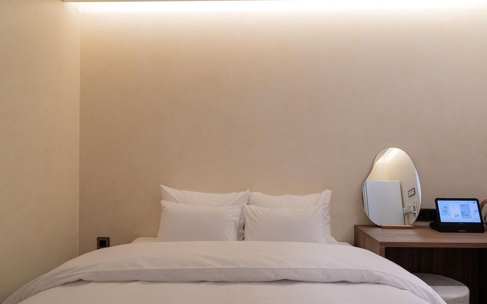 Jamsil Orosie Tourist Hotel - Orosie Room (Standard King (Simmons LG OLED 55 Sty) 2