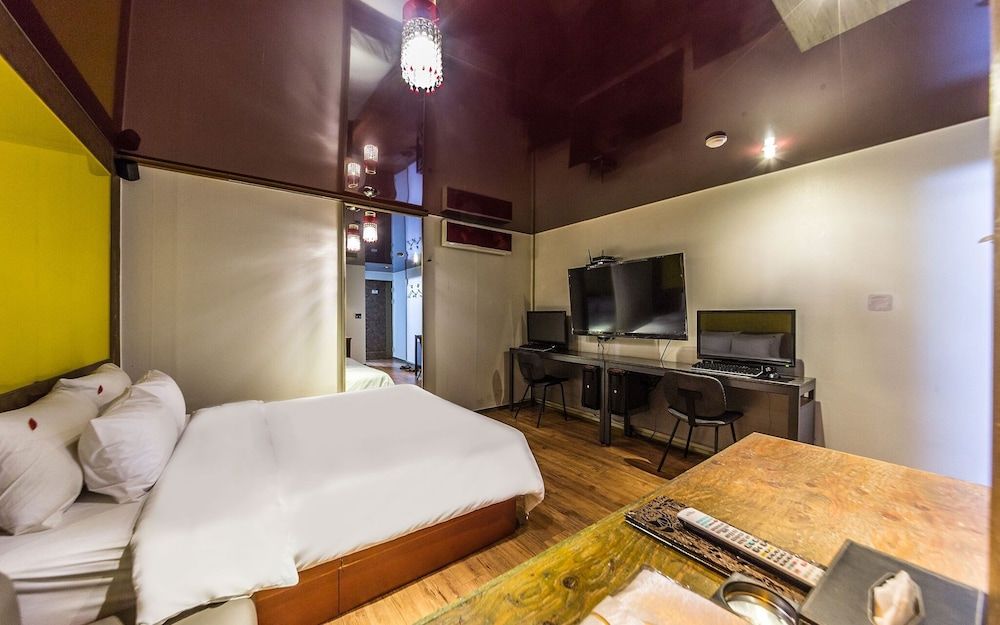 Jamsil WOW Room (Deluxe A (No-hard couple PC + headset) 7