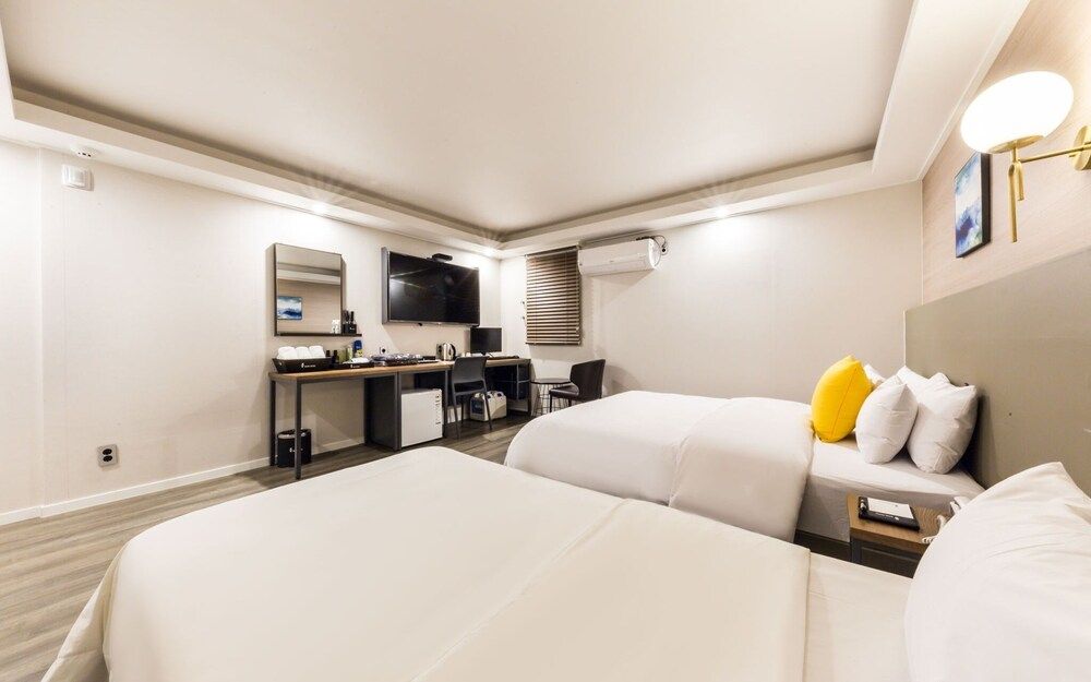 undefined Sincheon Hotel Bom 6