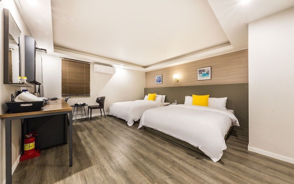 undefined Sincheon Hotel Bom 10