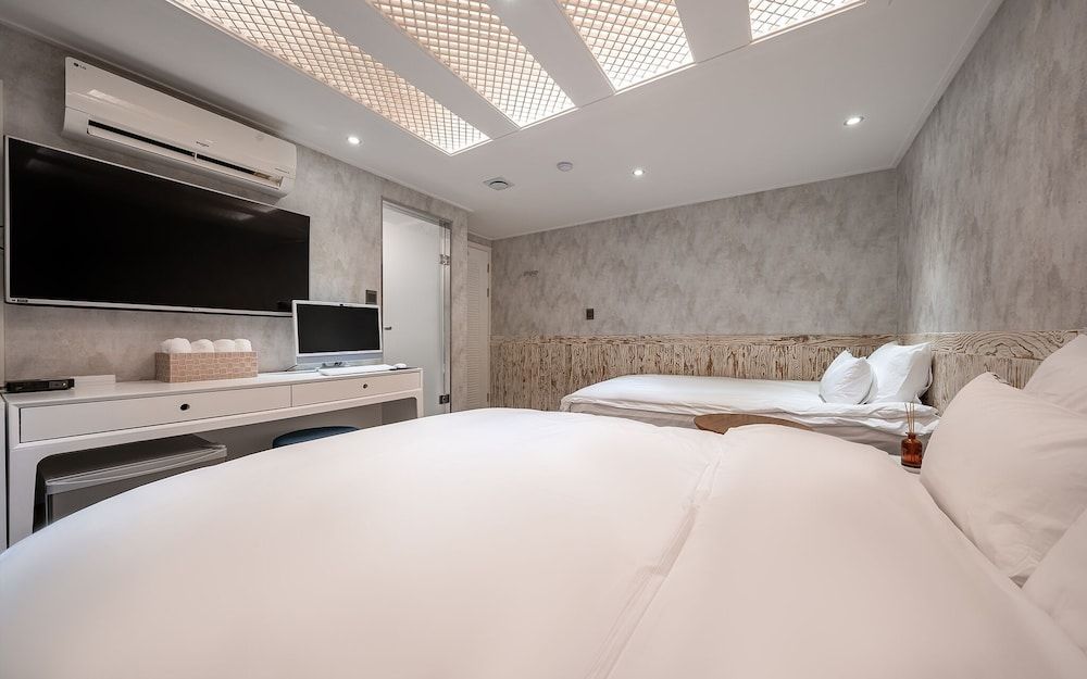Suyu Yuria Hotel Room (Deluxe Twin (Netflix viewing availabl) 3