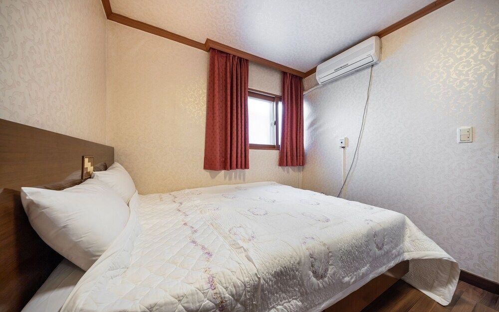 undefined Mia Young 6