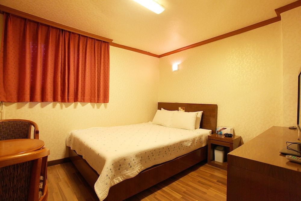 undefined Mia Young 8