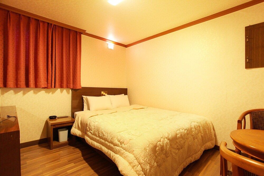 Mia Young Room (General room (inquiry of parking comp) 11