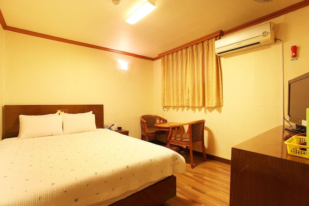 Mia Young Room (General room (inquiry of parking comp) 17