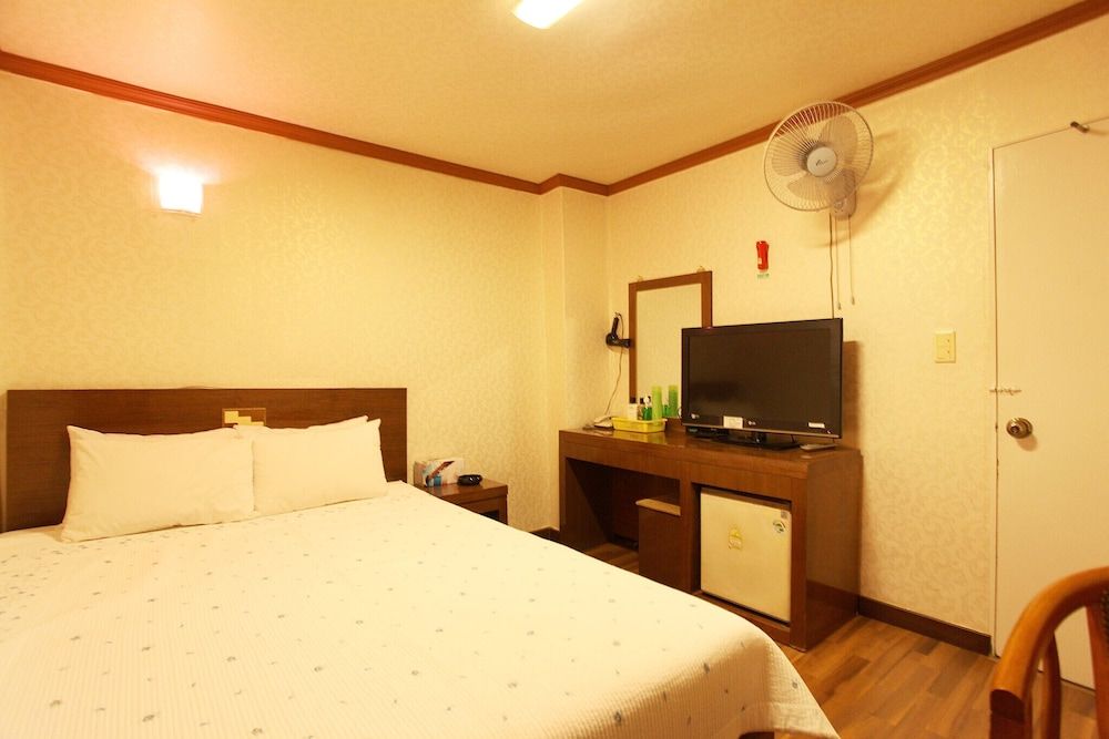 undefined Mia Young 9