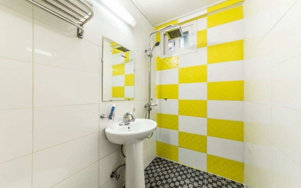 undefined Mia Chereville 7