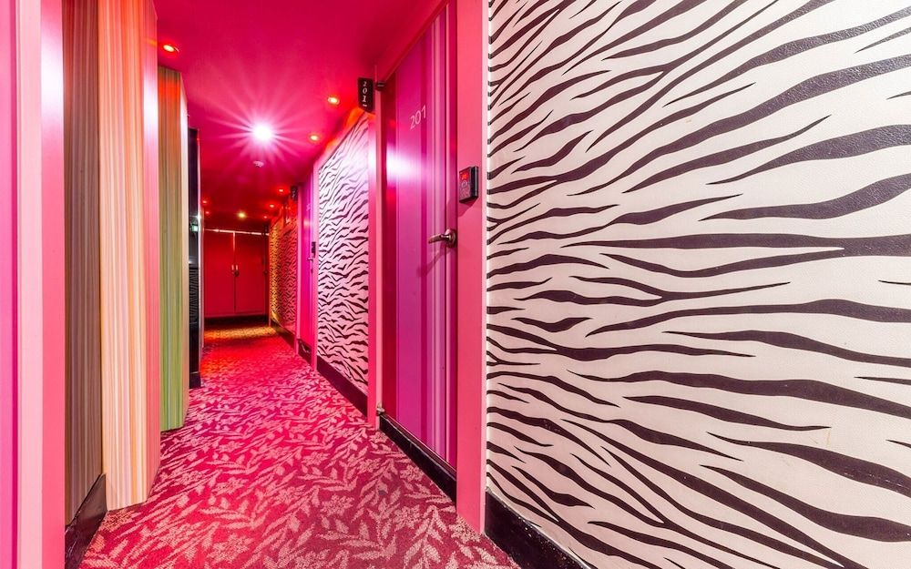 undefined Mia Chereville 8