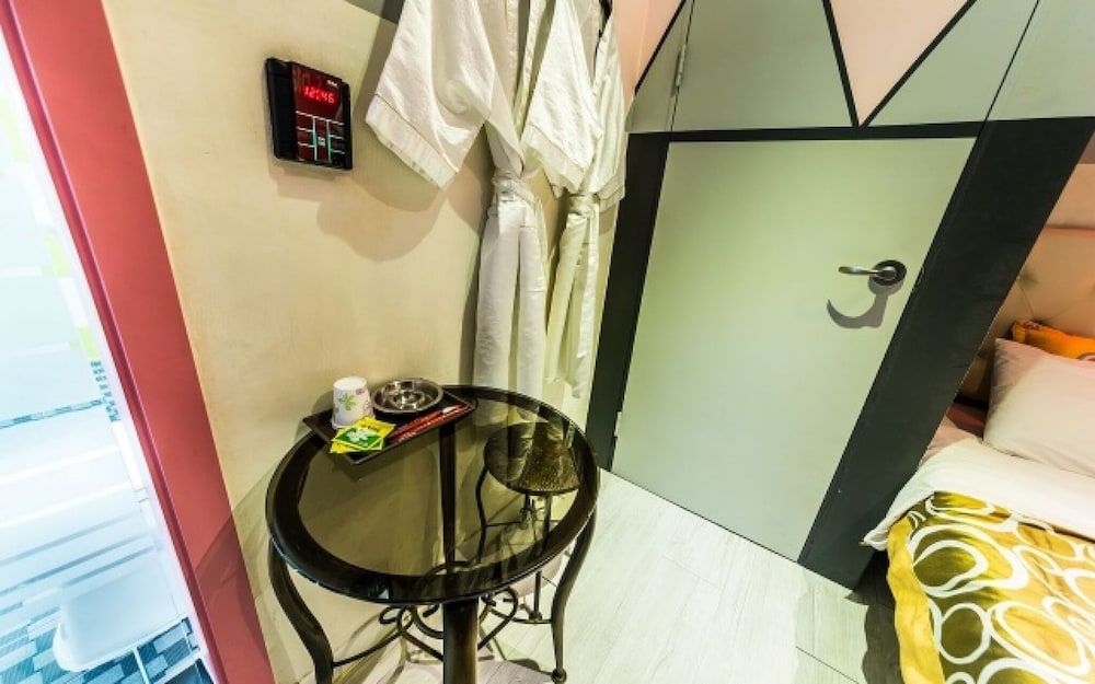 undefined Mia Chereville 5