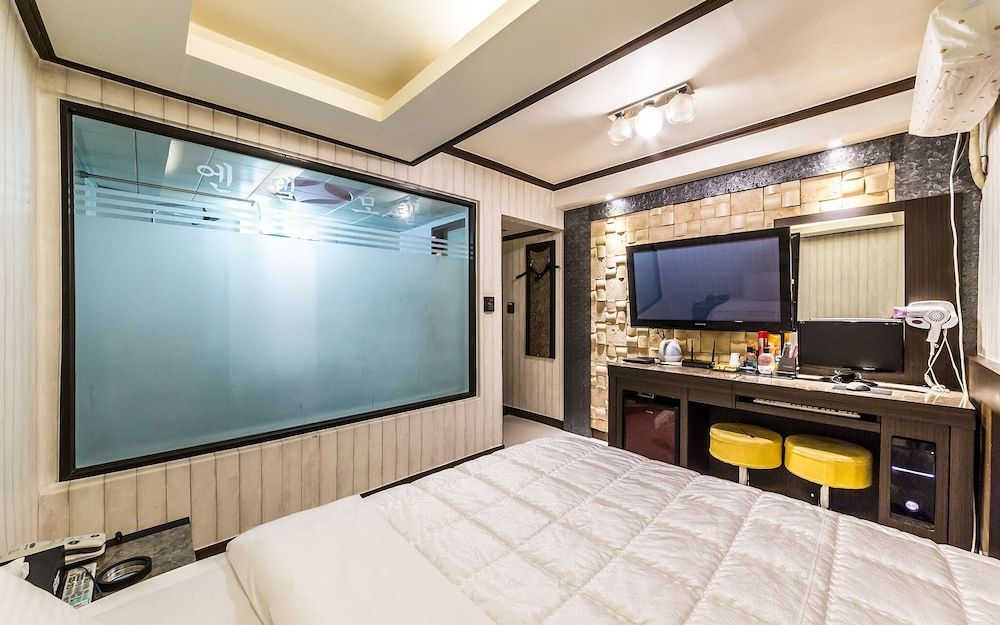 undefined Seoul National University Angel 8