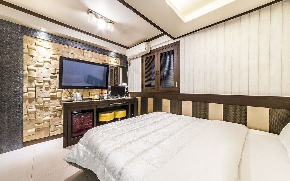 undefined Seoul National University Angel 5