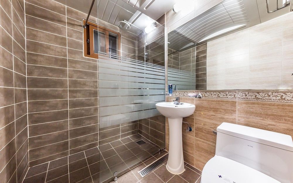 Suyu Four Seasons Hotel Room (Standard room (Wave+Movienet+1PC avai) 2