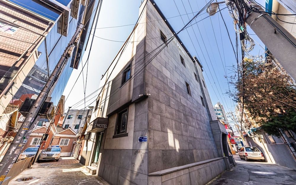 undefined Mia Mong 5