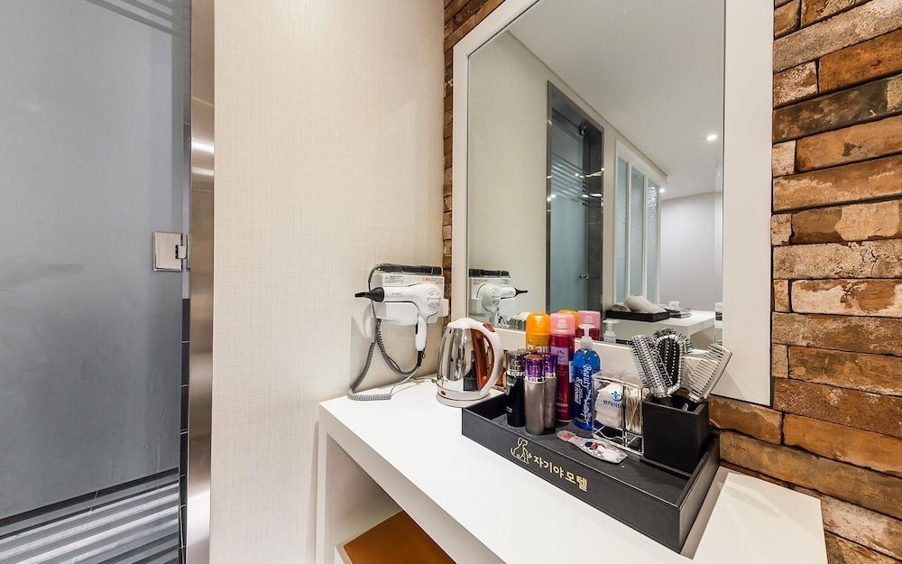 Gasan Honey Room (Deluxe room (Netflix available in all) 25