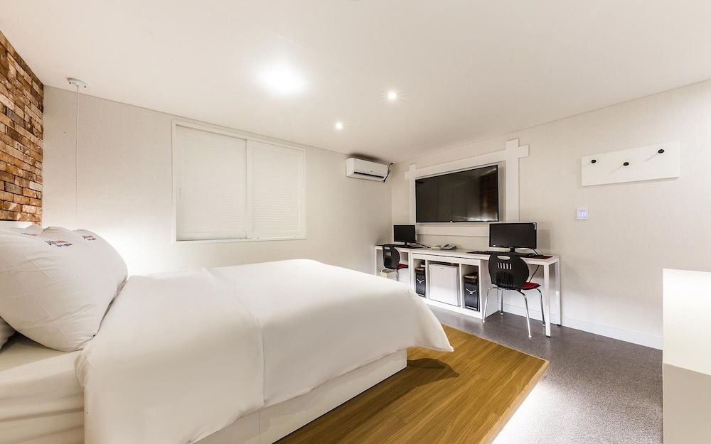 Gasan Honey Room (Deluxe room (Netflix available in all) 21