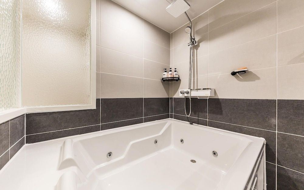 Gasan Honey Room (Deluxe room (Netflix available in all) 27