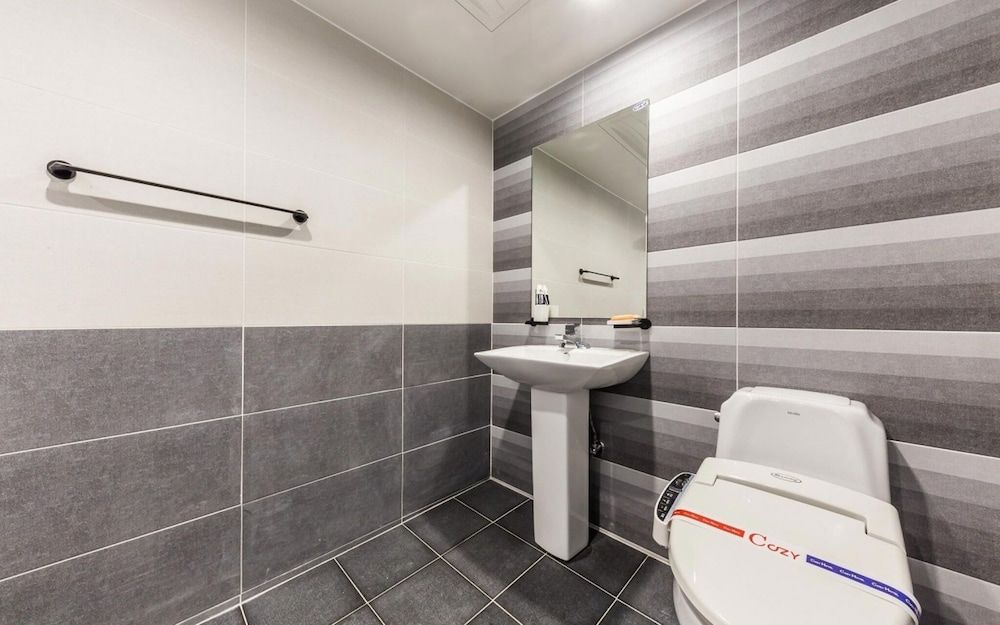 Gasan Honey Room (Deluxe room (Netflix available in all) 17