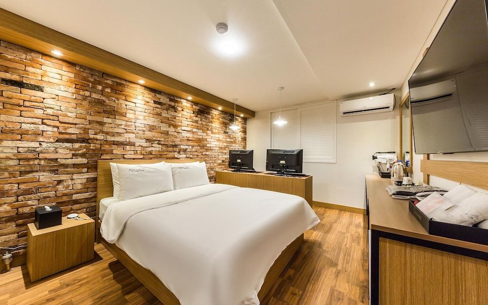 Gasan Honey Room (Semi-Suite room (Netflix available in)