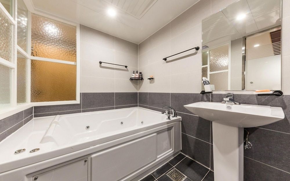 Gasan Honey Room (Deluxe room (Netflix available in all) 15