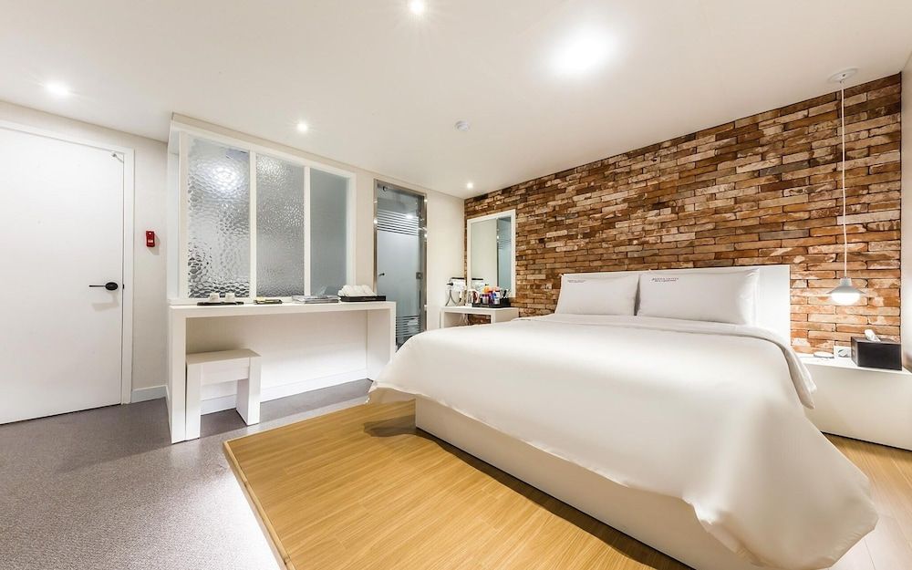 Gasan Honey Room (Deluxe room (Netflix available in all) 3