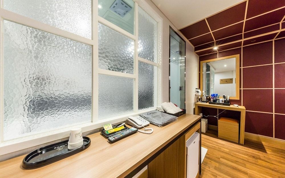 Gasan Honey Room (Deluxe room (Netflix available in all) 12