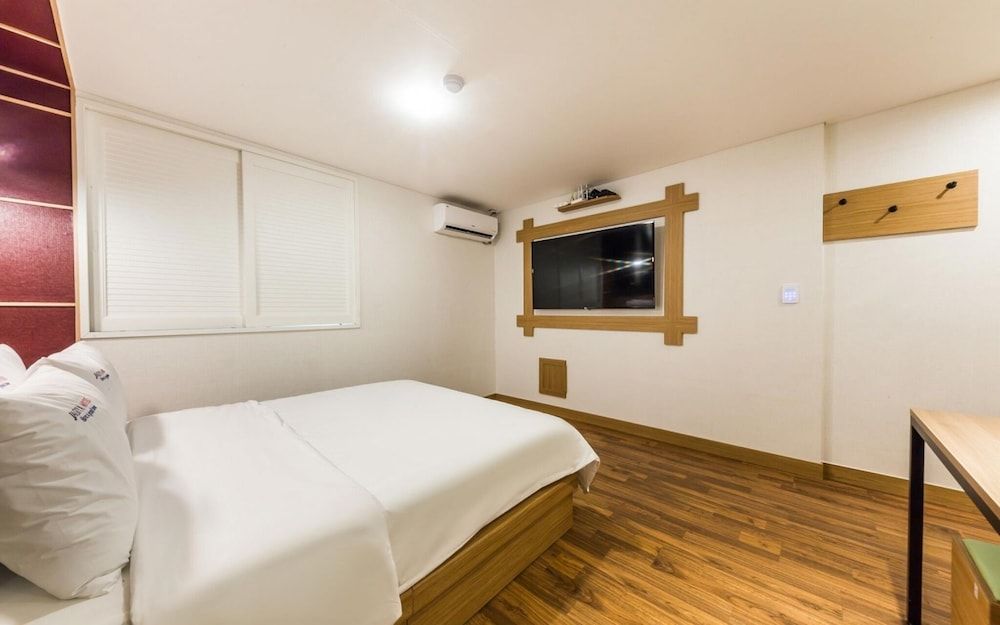 Gasan Honey Room (Deluxe room (Netflix available in all) 10