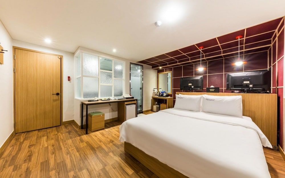 Gasan Honey Room (Deluxe room (Netflix available in all) 5