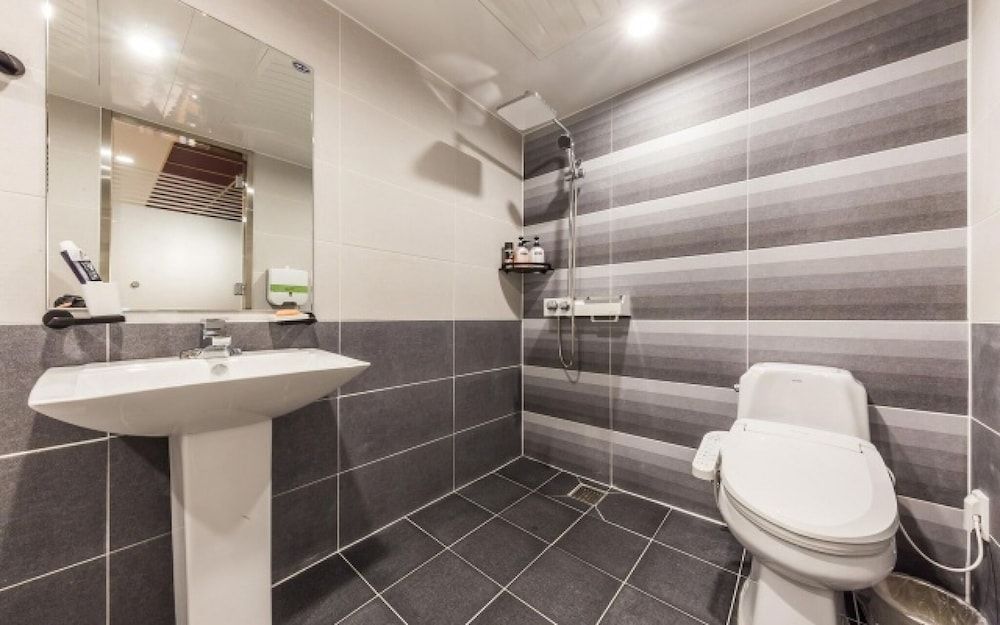 Gasan Honey Room (Deluxe room (Netflix available in all) 16