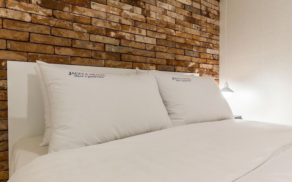 Gasan Honey Room (Deluxe room (Netflix available in all) 24