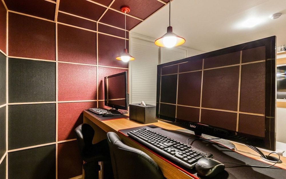 Gasan Honey Room (Deluxe room (Netflix available in all) 9