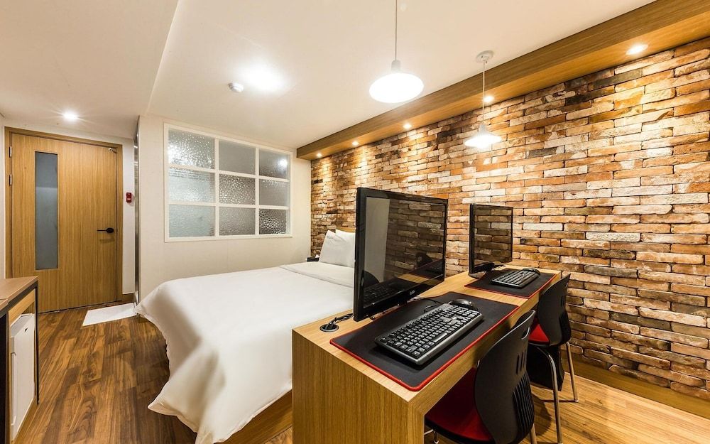 Gasan Honey Room (Semi-Suite room (Netflix available in) 4