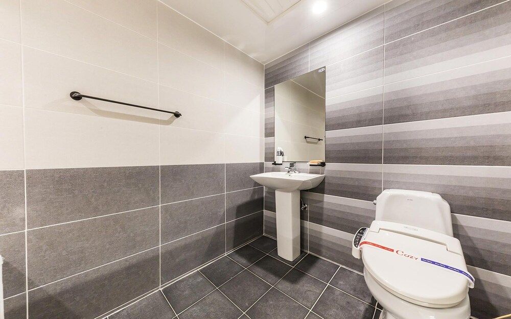 Gasan Honey Room (Deluxe room (Netflix available in all) 26