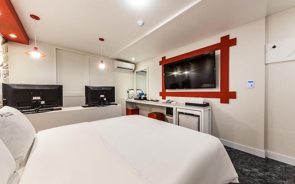 Gasan Honey Room (Semi-Suite room (Netflix available in) 16