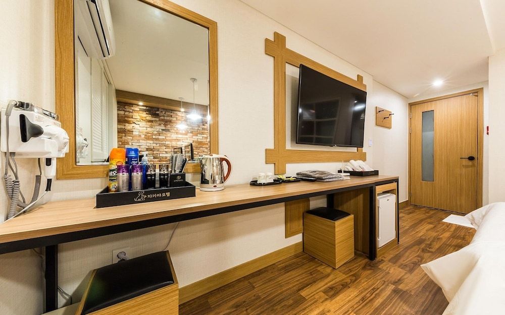 Gasan Honey Room (Semi-Suite room (Netflix available in) 5