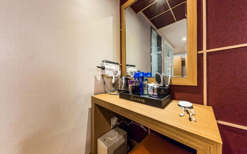 Gasan Honey Room (Deluxe room (Netflix available in all) 13