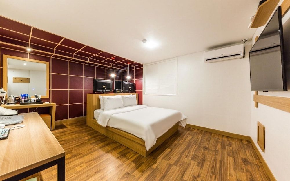 Gasan Honey Room (Deluxe room (Netflix available in all) 11