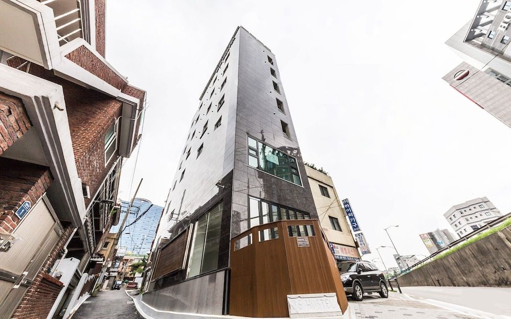 undefined Guro JS Hotel