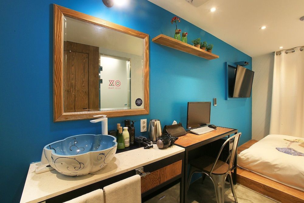 undefined Yaja Jongno 8