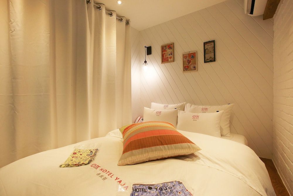 undefined Yaja Jongno 4