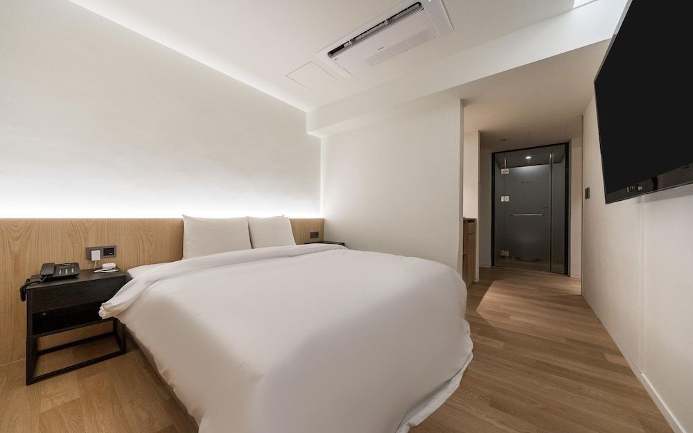 Yeoksam CF Room (Premium (Netflix))