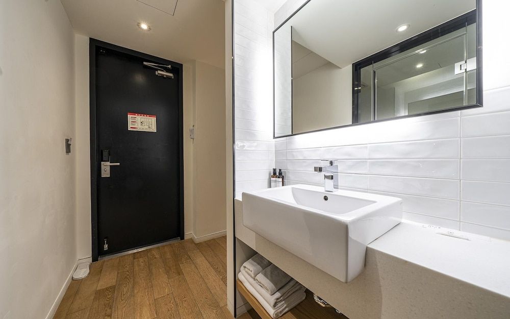 Yeoksam CF Room (Premium (Netflix)) 18