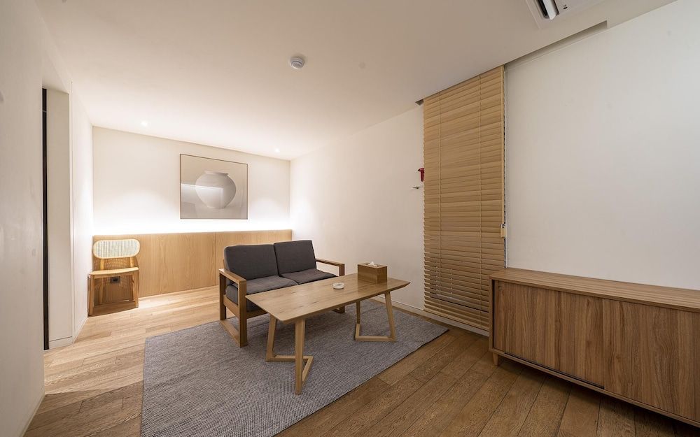 Yeoksam CF Room (Premium (Netflix)) 10