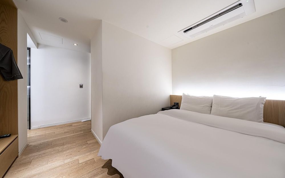 Yeoksam CF Room (Premium (Netflix)) 15