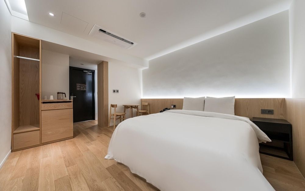 undefined Yeoksam CF 7