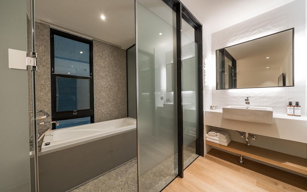 Yeoksam CF Room (Premium (Netflix)) 4