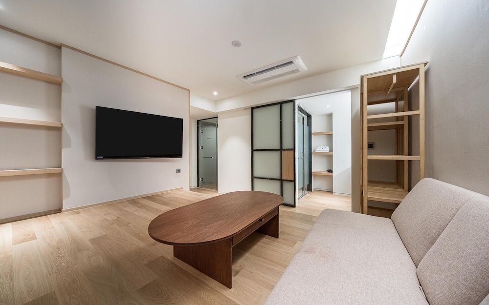 Yeoksam CF Room (Premium (Netflix)) 3