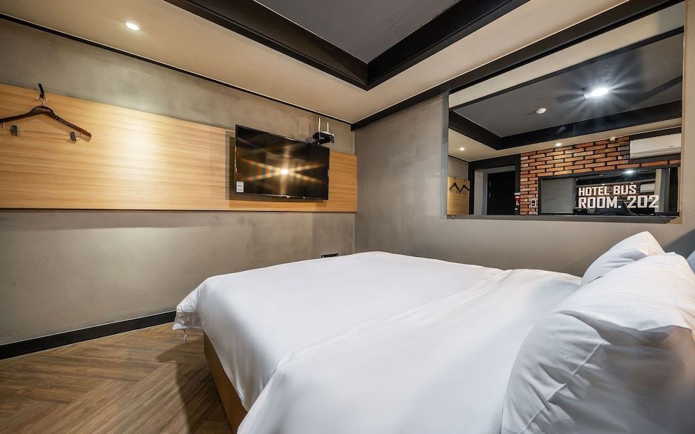 Sangbong Hotel Bus Room (Special room l Bathtub entertainment ) 9