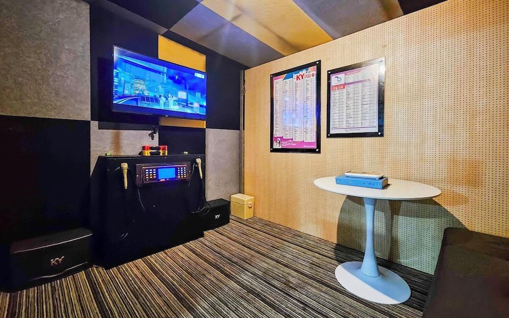 Sangbong Hotel Bus Room (Karaoke (ramen) (choose 2 fried rice )