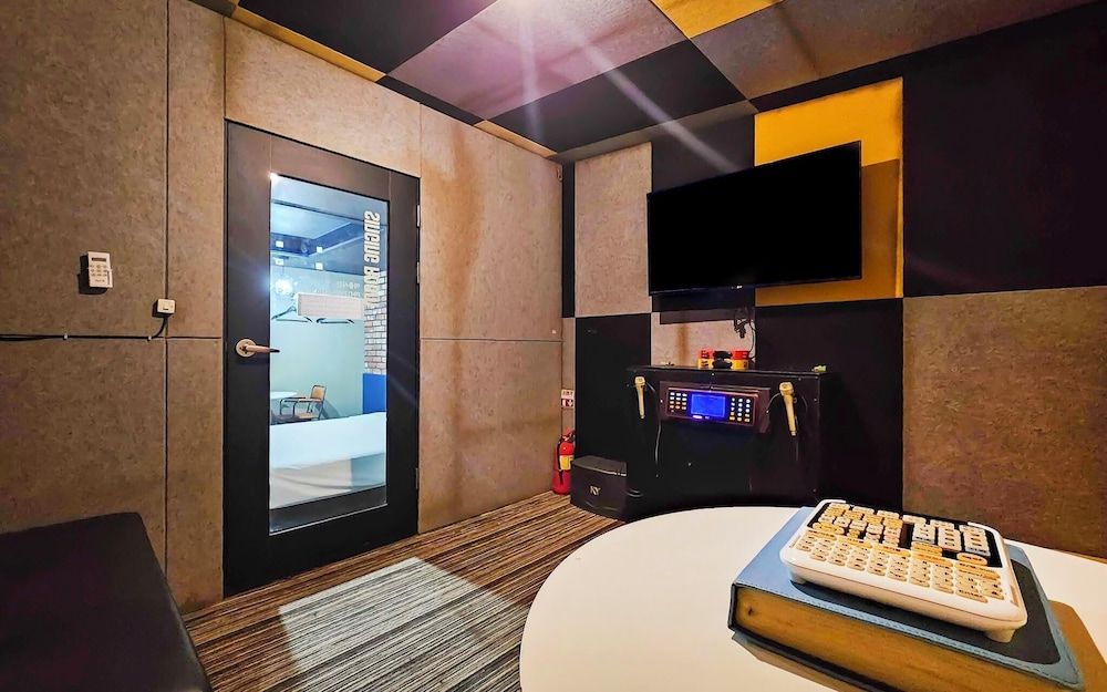 Sangbong Hotel Bus Room (Karaoke (ramen) (choose 2 fried rice ) 10